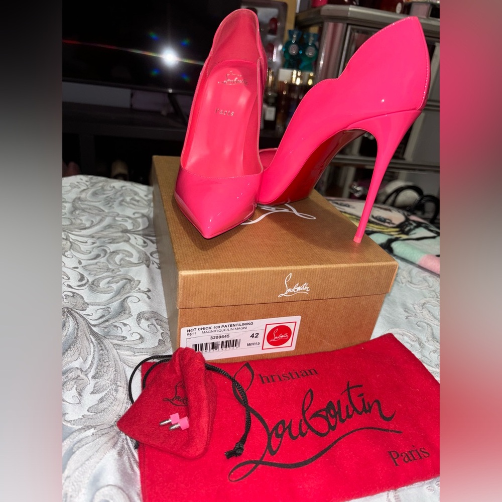 Christian Louboutins Hot Chick in Patent Pink, size 42, 100mm